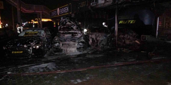 Aylar önce kurşunlanan oto galeride, bu sefer de lüks otomobiller alev alev yandı