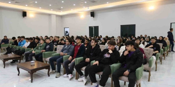 Başkan Aygün gençlere tecrübelerini anlattı