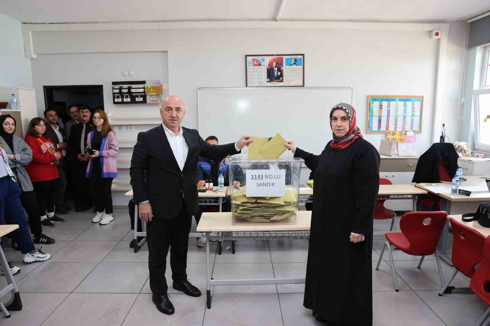 Başkan Bıyık oyunu kullandı