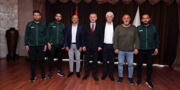 Başkan Büyükakın, şampiyon gençlerle bir araya geldi