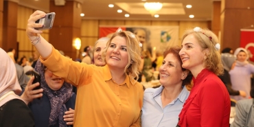 Başkan Hürriyet ’ten kadınlara: "Ayaklarınız üzerinde kararlılıkla durabilmeniz için her zaman yanınızdayım"