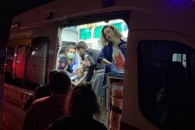 Bebekle binilen elektrik bisiklet otomobil ile çarpıştı: 3 yaralı