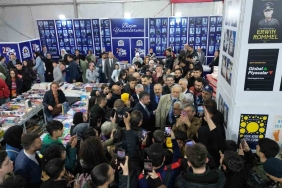Bu fuarda binlerce kitap vatandaşlarla buluşuyor
