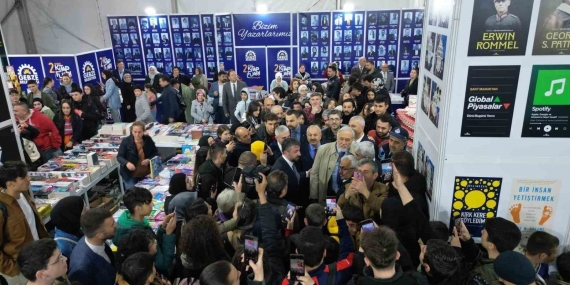 Bu fuarda binlerce kitap vatandaşlarla buluşuyor