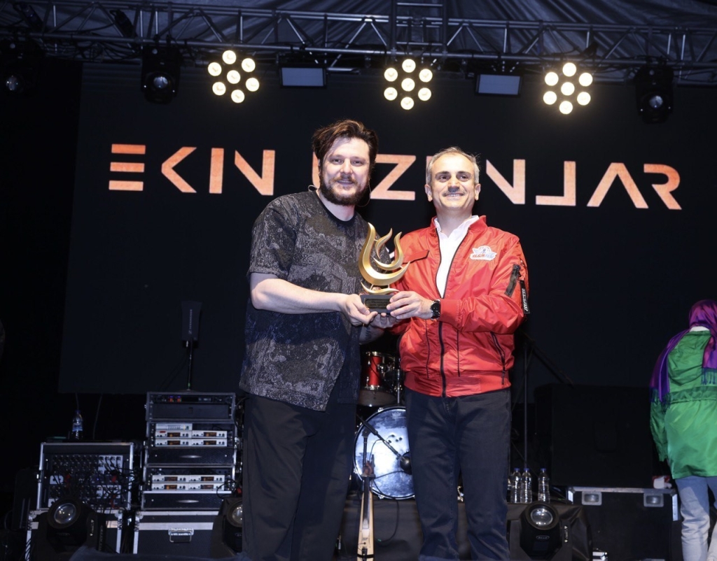 Çayırova ’da Ekin Uzunlar fırtınası