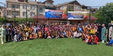 Çocuklar futbol turnuvasında ter döktü