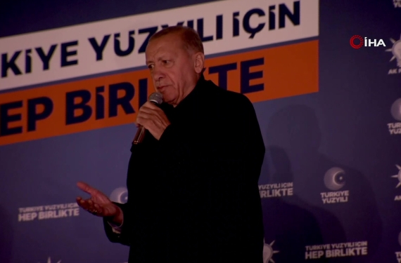 Cumhurbaşkanı Erdoğan balkon konuşması yaptı: 'Birinci turda biteceğine inanıyoruz'