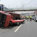 d-100-de-ariza-yapan-otomobile-vinc-carpti