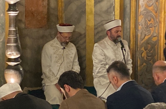Diyanet İşleri Başkanı, İstanbul'un Fethi'nin 570. yıl dönümünde Ayasofya'da sabah namazı kıldırdı