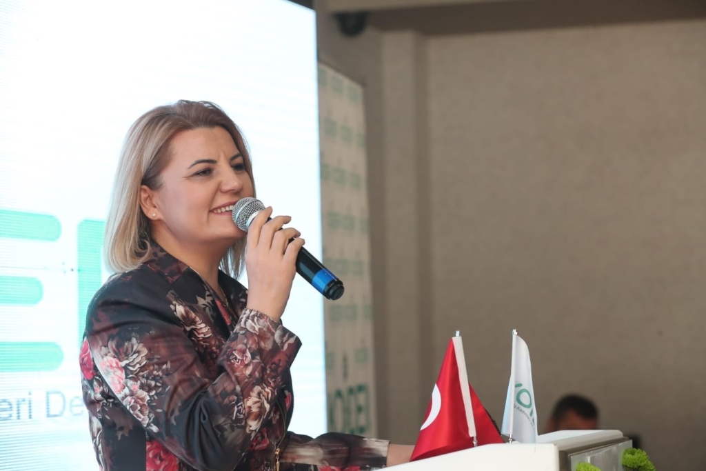 Dünya Folklor Birliği ’nden Başkan Hürriyet ’e sanata destek ödülü