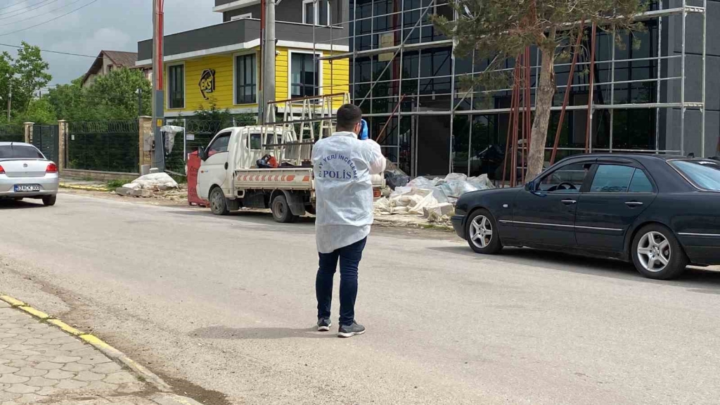 Elektrik akımına kapılan işçi, 3 ’üncü kattan düşerek ağır yaralandı