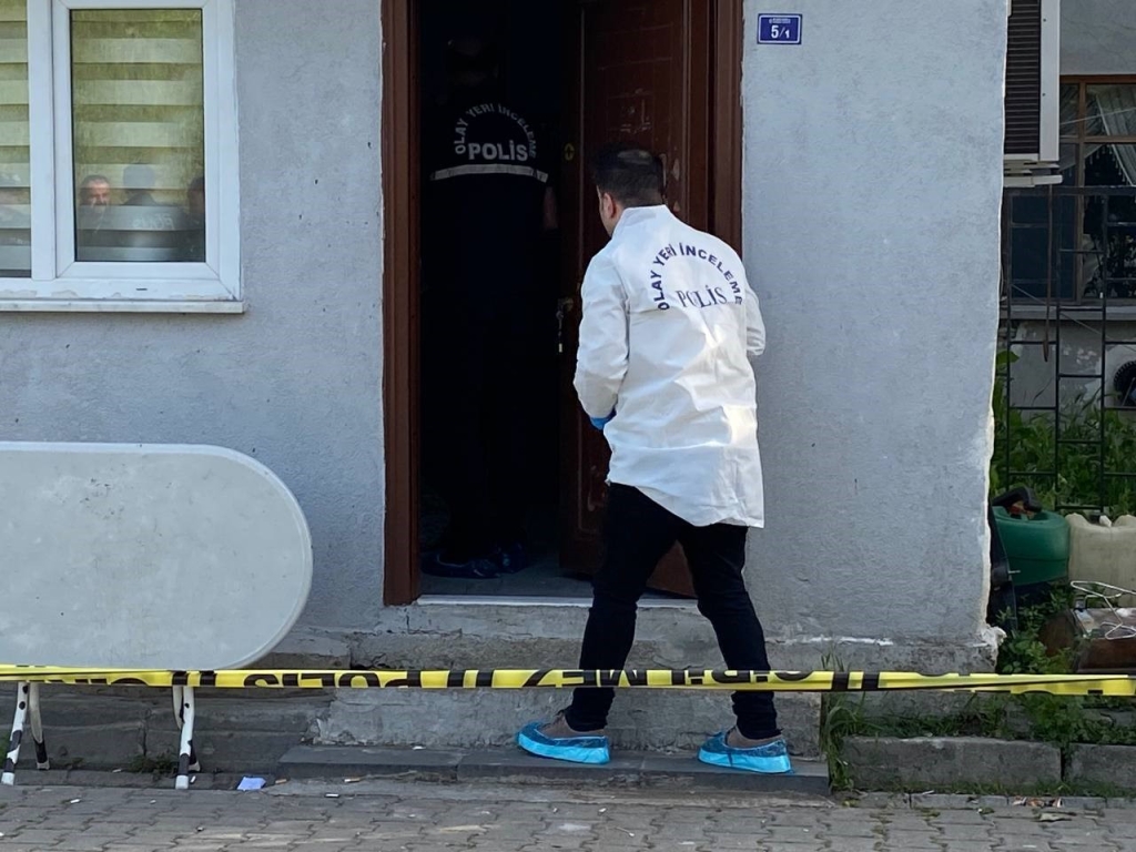 Evinde ölü bulundu