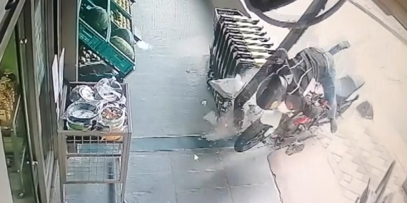 Gebze’de motosiklet alışveriş merkezine daldı