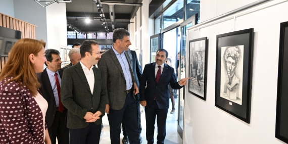 Genç yeteneklerin sergisi ilgi gördü