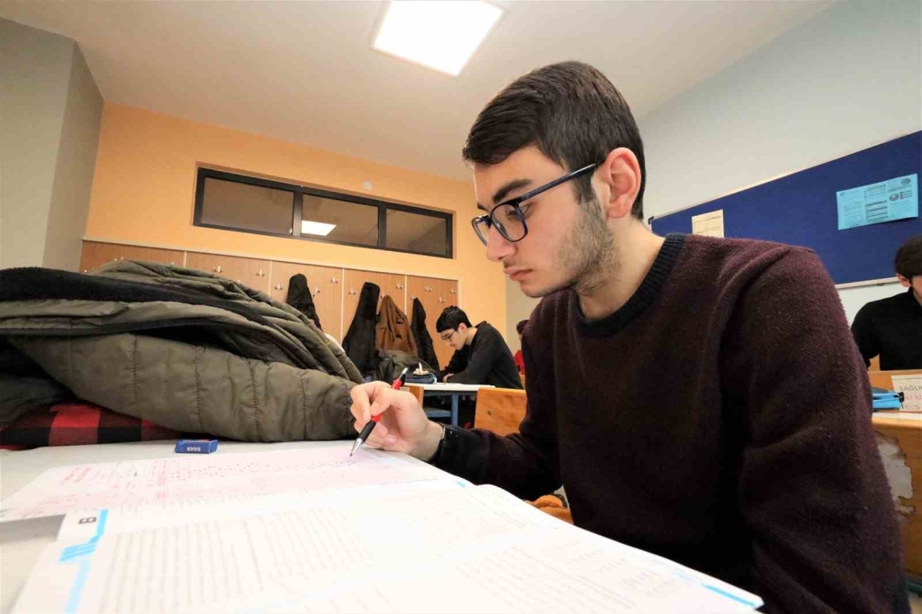 Gençler YKS provasında