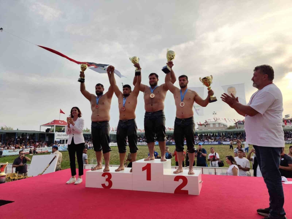 Gölcük Belediyesi pehlivanı Manavgat ’ta şampiyon oldu