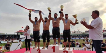 Gölcük Belediyesi pehlivanı Manavgat ’ta şampiyon oldu