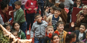 Gölcüklüler tiyatro oyunları ile eğlendi