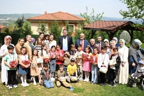 Halk oyunları yarışmasında birinci olan minikler Başkan Kocaman ’ın misafiri oldu