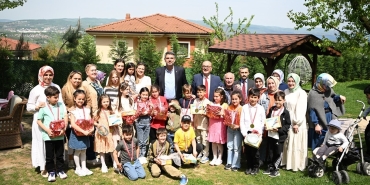 Halk oyunları yarışmasında birinci olan minikler Başkan Kocaman ’ın misafiri oldu