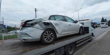 Hatalı U dönüşü kazayı beraberinde getirdi: 1 ’i çocuk 2 yaralı