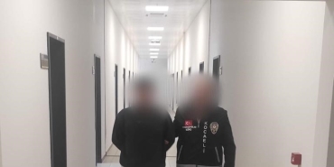 Hırsızlık suçundan aranıyordu, yakayı ele verdi