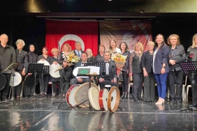 İZMEK kursiyerlerinden yıl sonu gösterisi