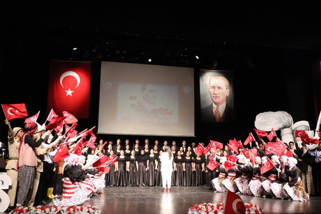 Kocaeli ’de tarihi figürlerin de yer aldığı orotoryo gösterisi