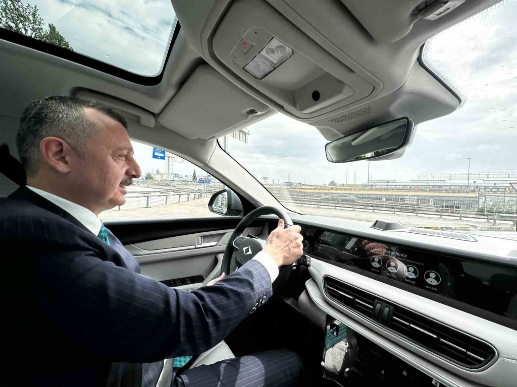 Kocaeli ’yi yeni makam aracı Togg ’la gezdi: 