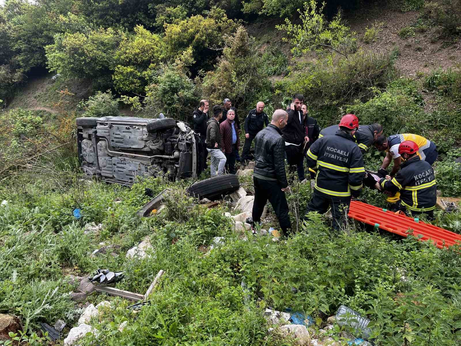 Kontrolden çıkan otomobil 150 metrelik uçuruma yuvarlandı: 2 yaralı