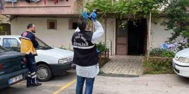 Kötü koku ihbarının yapıldığı evde ölü bulundu