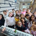 koy-cocuk-projesinde-cocuklar-muzikle-buyuyor