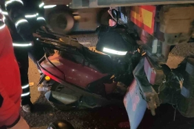 Motosiklet tıra ok gibi saplandı: Motokurye hayatını kaybetti