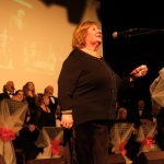muzige-olan-aski-yas-tanimadi-70-inde-sahnelere-cikti