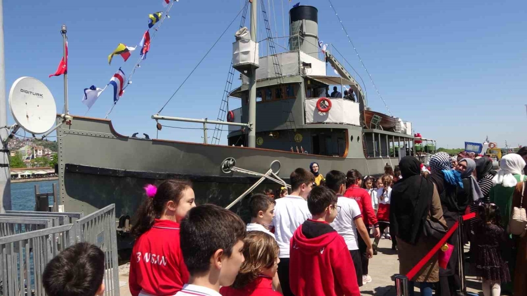 Nusret Mayın Gemisine Kocaeli ’de yoğun ilgi