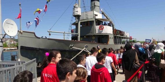 Nusret Mayın Gemisine Kocaeli ’de yoğun ilgi
