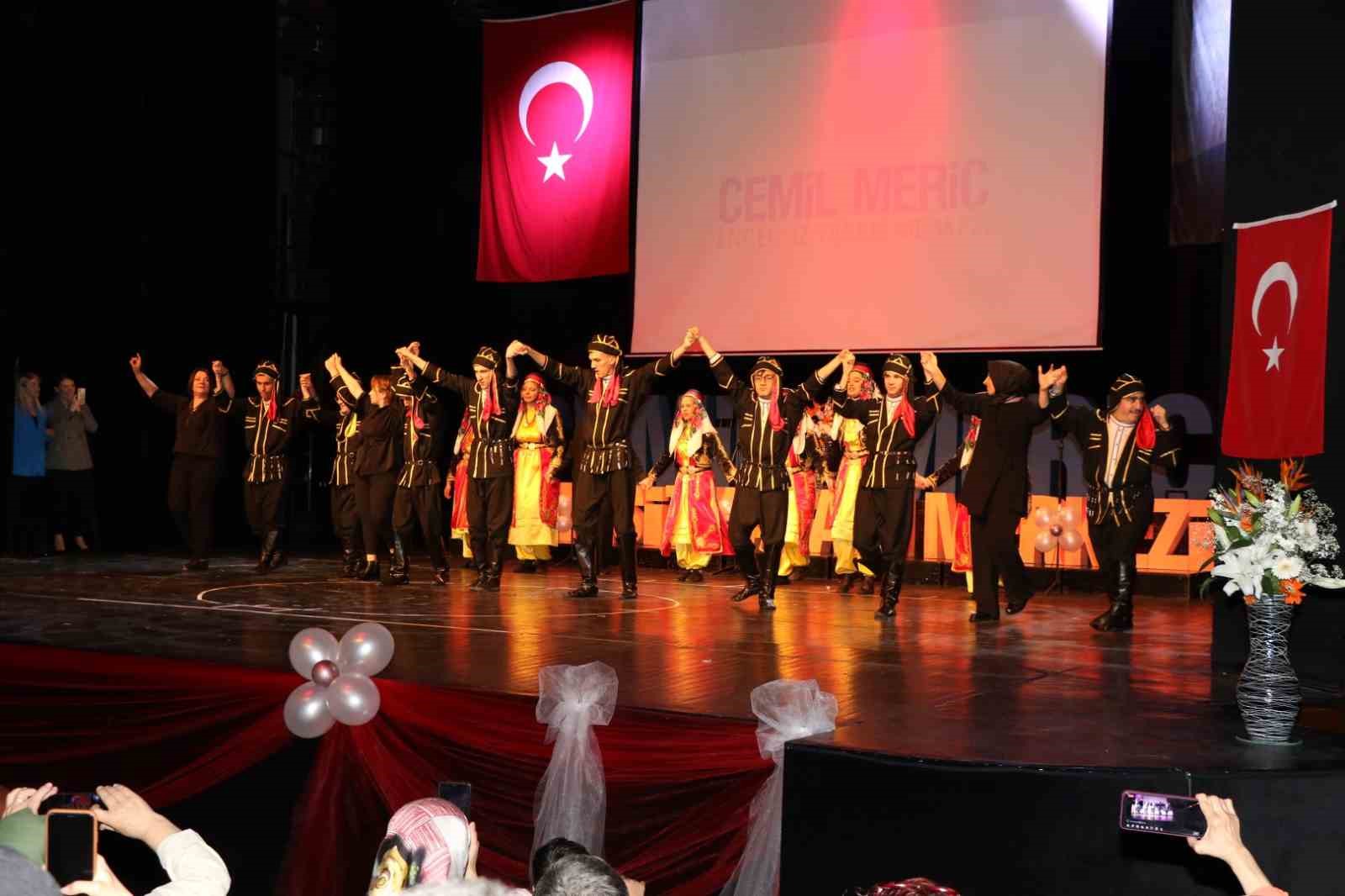 Özel öğrencilerden anlamlı gösteri
