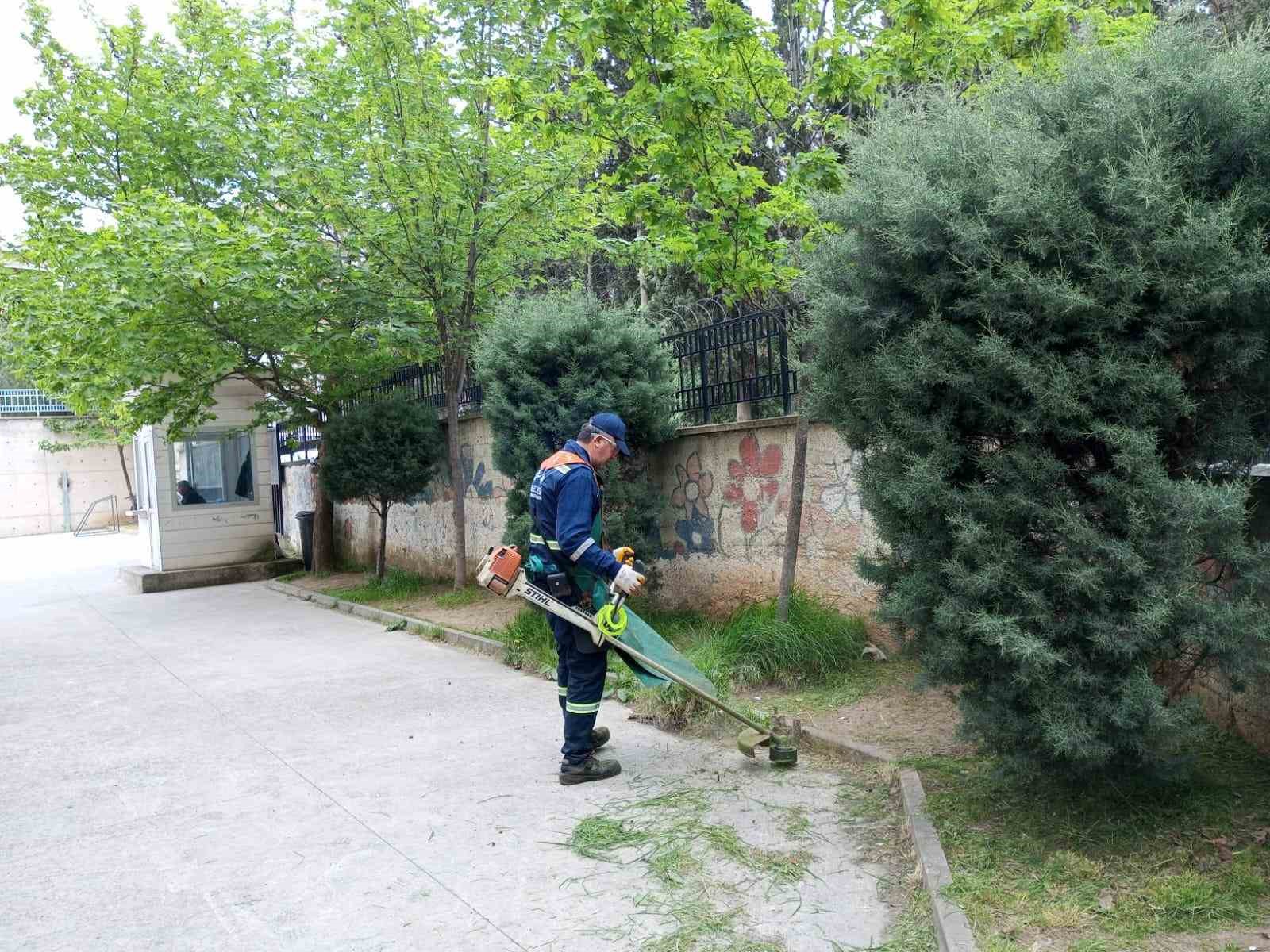 Seçim öncesi okul bahçelerine bakım