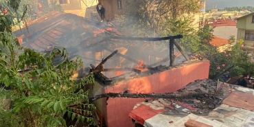 Tek katlı ev küle döndü