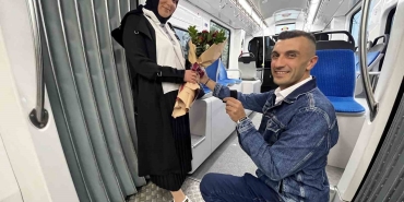 Tramvayda evlilik teklifi