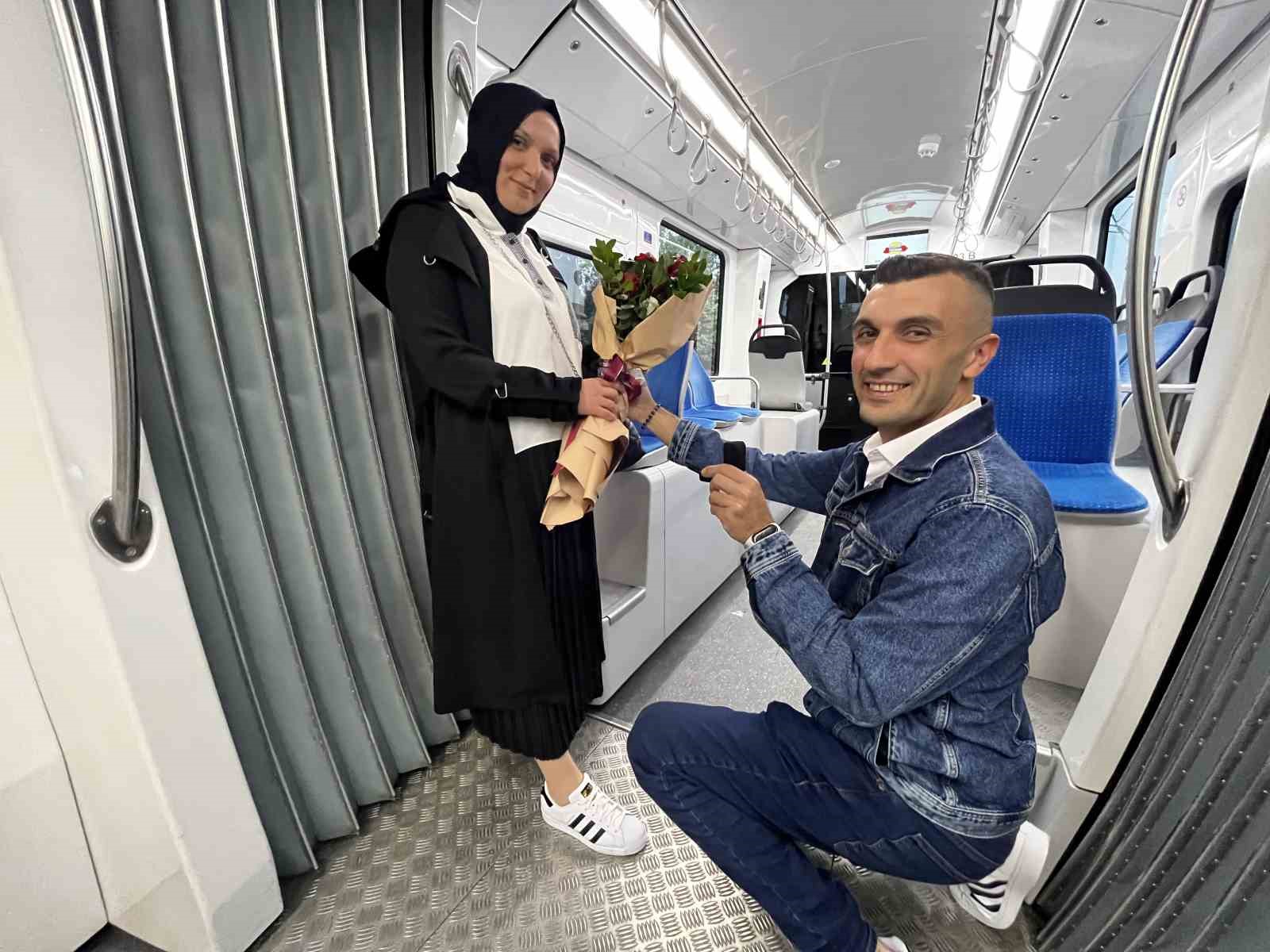 Tramvayda evlilik teklifi