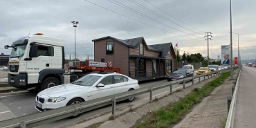 ’Yürüyen ev ’ İzmit trafiğini altüst etti