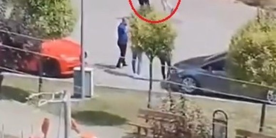 Çocuk parkında silahlı dehşet: O anlar kamerada