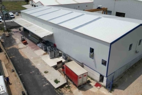 Alev alev yanan fabrika kesimhanede yeniden küllerinden doğdu