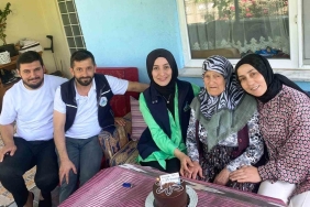 Belediye ekipleri 89 yaşına giren Havva teyzeyi yalnız bırakmadı