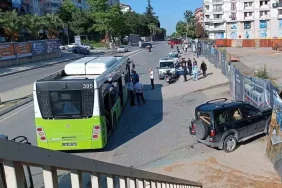 belediye-otobusu-ile-suv-arac-kazaya-karisti-soforler-birbirine-girdi