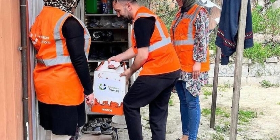 Bir Tebessüm Bir Hayat Derneği ihtiyaç sahibi aileleri yalnız bırakmadı