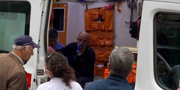 Çatıda çıkan yangın daireye sıçradı: Mahalleli sokağa döküldü