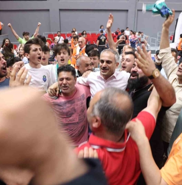 Çayırova Belediyesi 2. Lig ’de şampiyon oldu