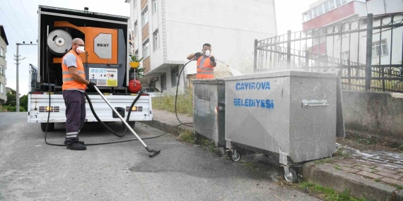 Çöp konteynerleri yerinde yıkanıyor
